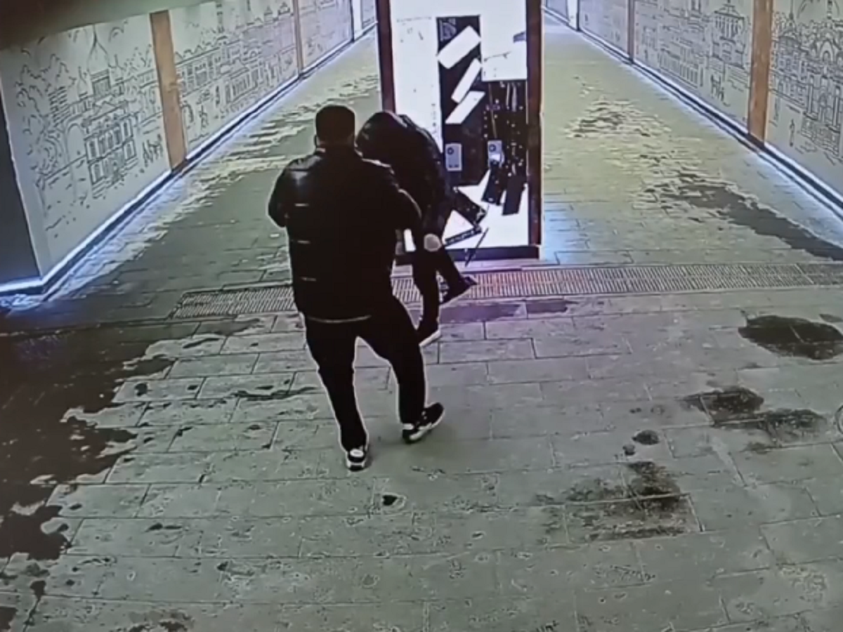 В Туле задержаны пьяные вандалы, разбившие в переходе интерактивные экраны