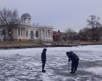 Жителей Астрахани предупредили о смертельной опасности выхода на лёд