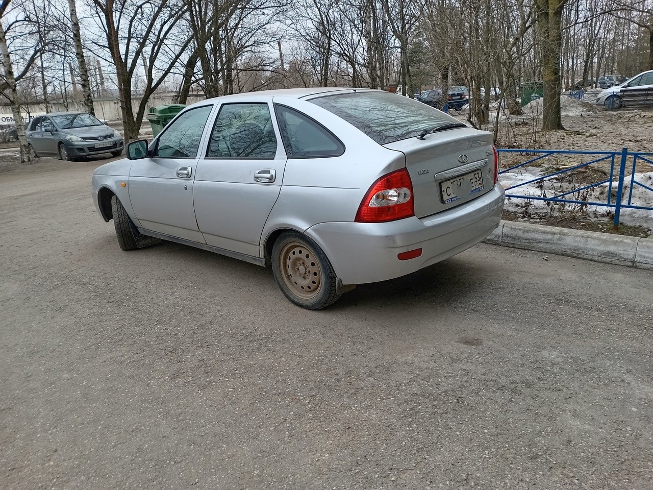 Проехав всего два метра, новгородский водитель лишился автомобиля Lada Priora