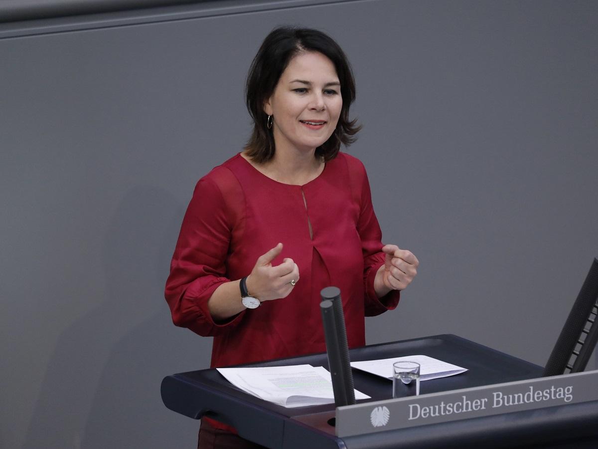 Дерзит, но боится: Бербок выдала странное заявление о России и Путине