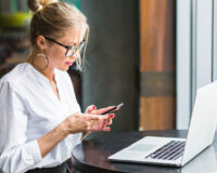 Молодая мать представлялась на сайте знакомств малолеткой и шантажировала мужчин