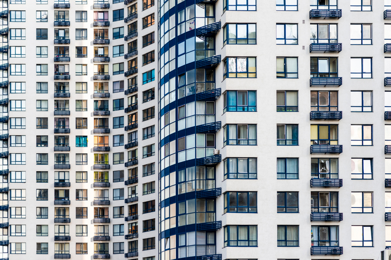 214823377110512961300