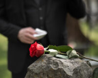 Во время поминок матери смолянина пришли агрессивные чужие – один человек погиб