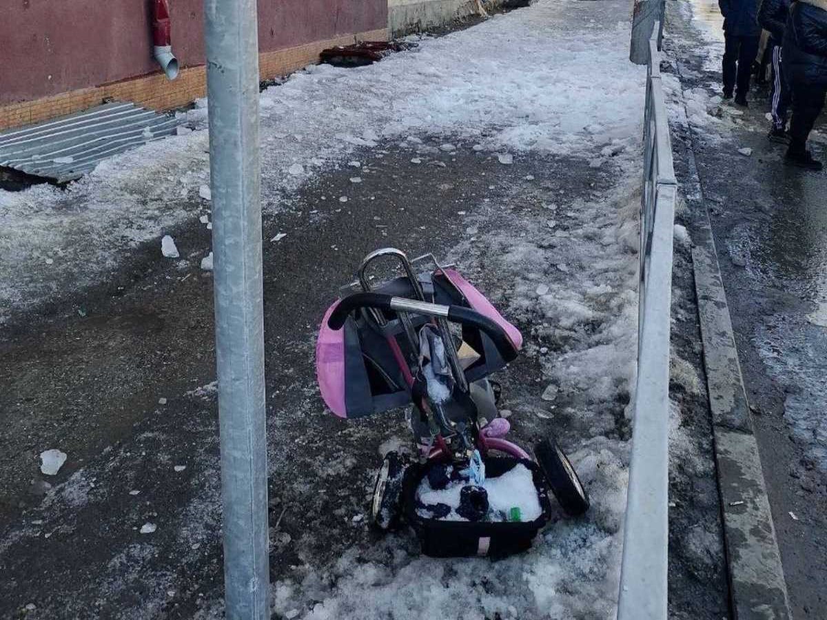 коляска снег