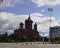 В Туле к Успенскому собору несут цветы в память о погибших в «Крокусе»