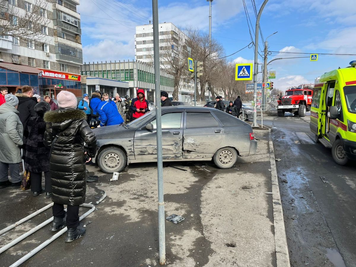 авария на остановке в Челябинске