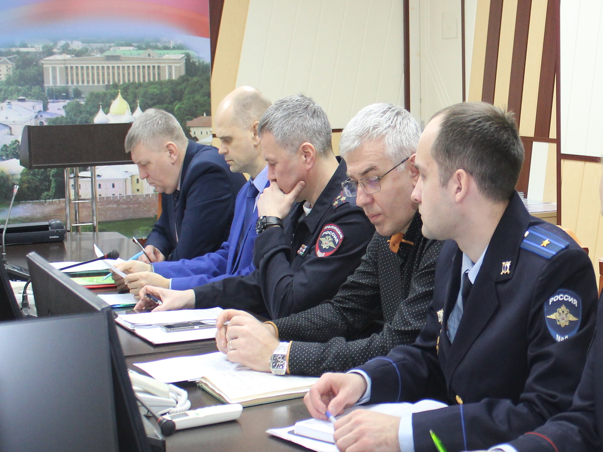 Проблемы телефонного мошенничества обсудили представители новгородской полиции и банков