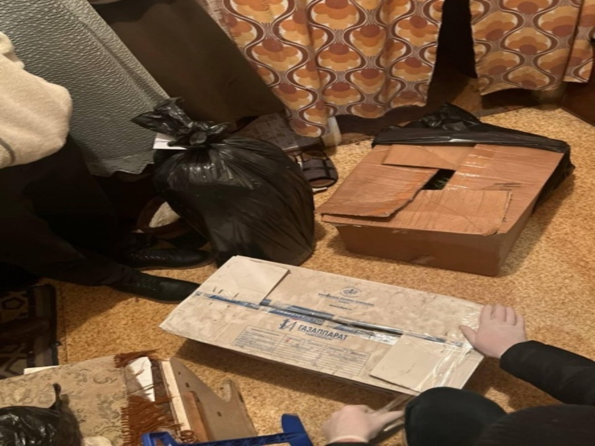 В Ряжске Рязанской области полицейские в жилом доме нашли две коробки и пакет с наркотиками