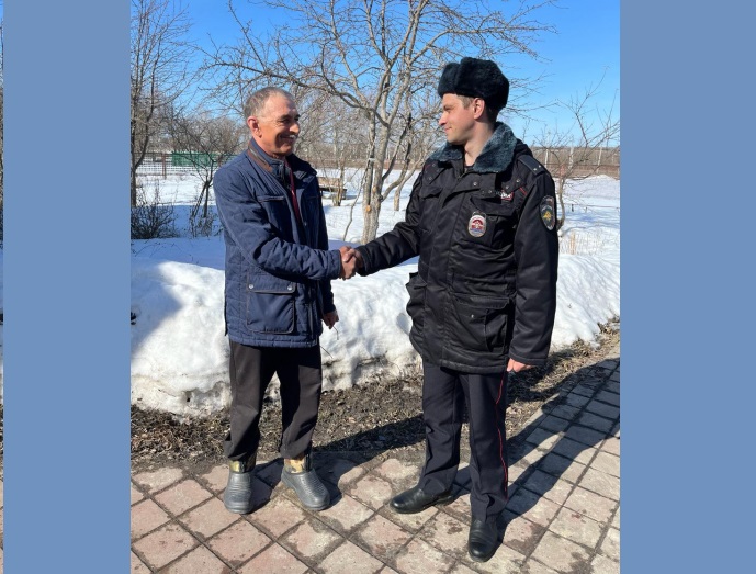 В Тамбовской области участковый спас провалившегося под лед рыбака