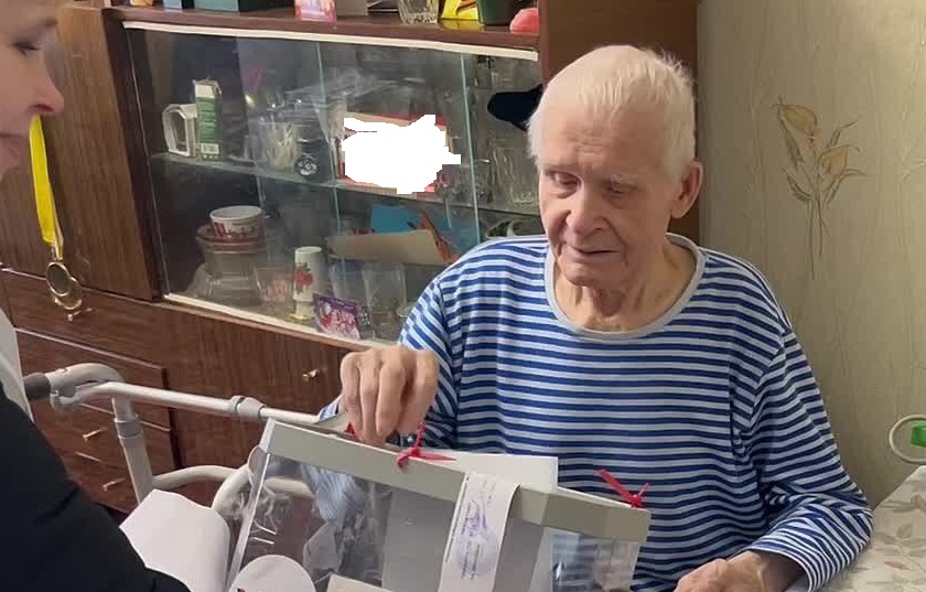 102-летний старик