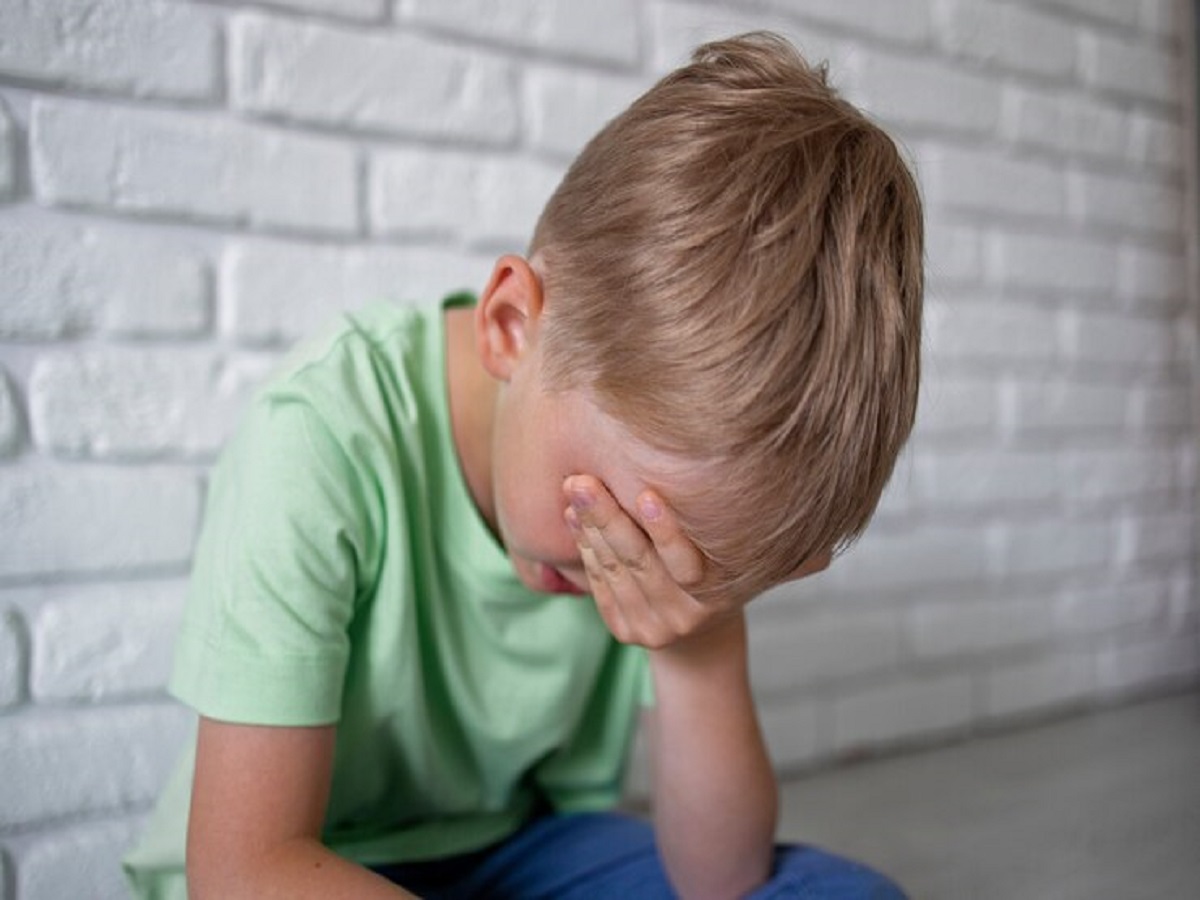 ребенок в слезах