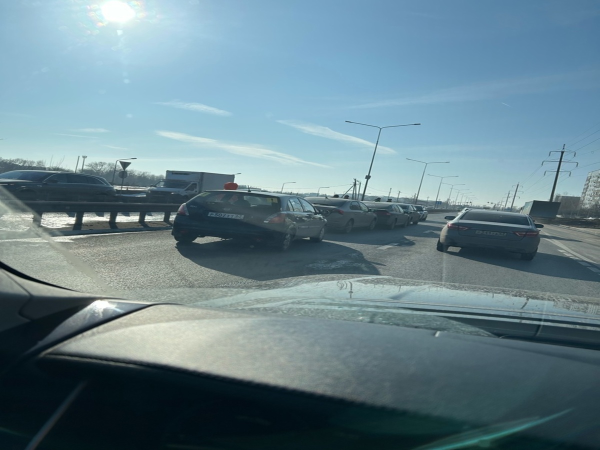 В городе Рязани на Серверной окружной дороге «паровозиком» столкнулись четыре леговушки