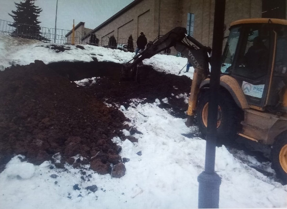 В Тамбове на месте обвала коллектора на набережной работают специалисты