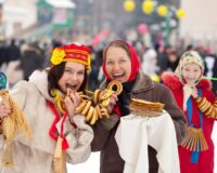 Горящие колеса и выпившие женихи: самые необычные обряды и обычаи Масленицы