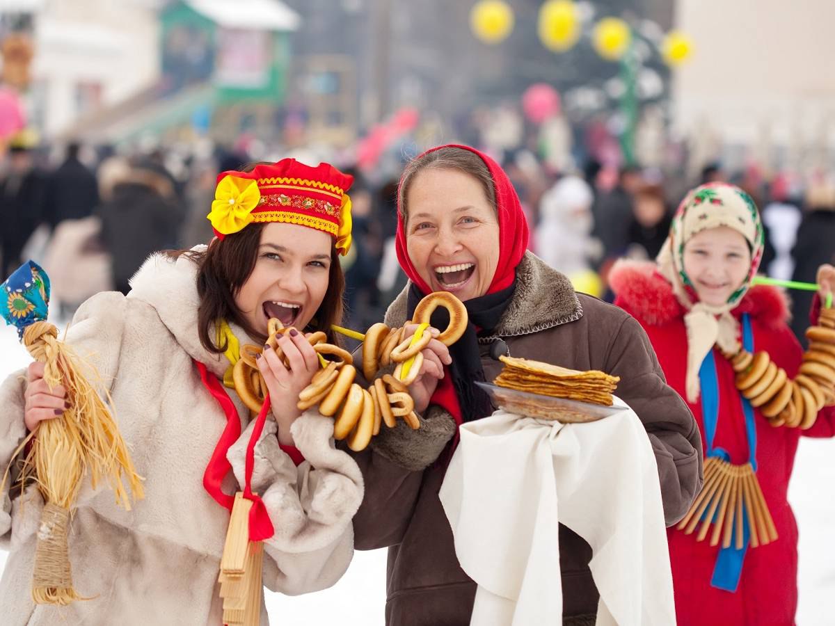 Горящие колеса и выпившие женихи: самые необычные обряды и обычаи Масленицы