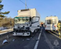 На трассе М-10 в Новгородской области столкнулись две фуры