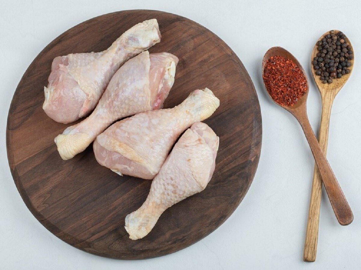 Кулинарный шедевр всего за полчаса: эти ножки подойдут к любому гарниру