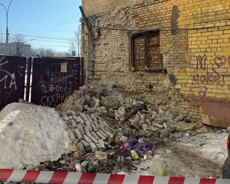В Тамбове рухнула кирпичная стена многоэтажки на Моршанском шоссе