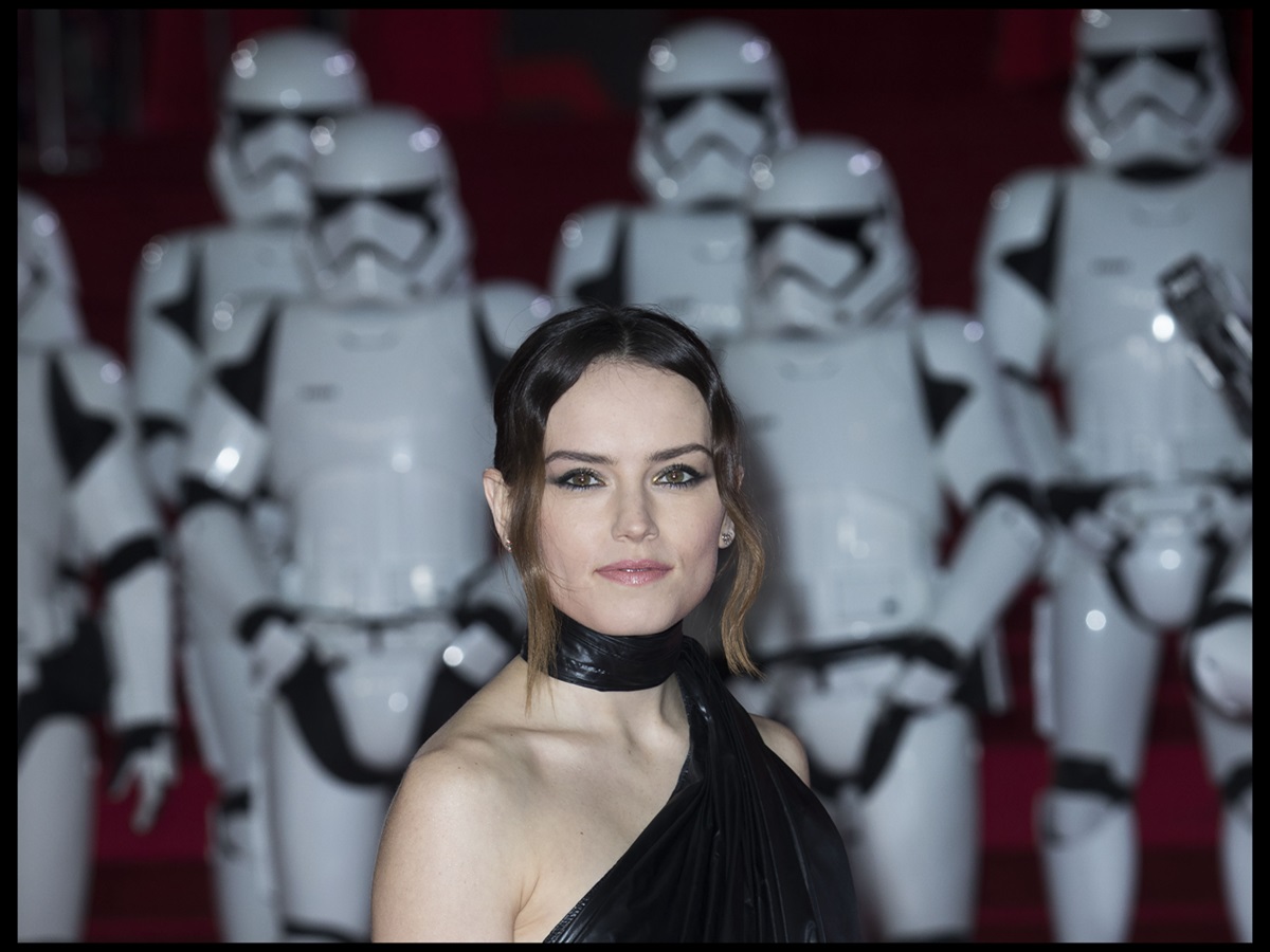 "Я знаю кое-что": Дейзи Ридли раскрыла появление новых героев во вселенной "Звёздных войн"