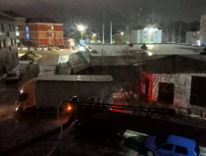 У жилого дома на Попова в Смоленске устроили круглосуточную разгрузку фур