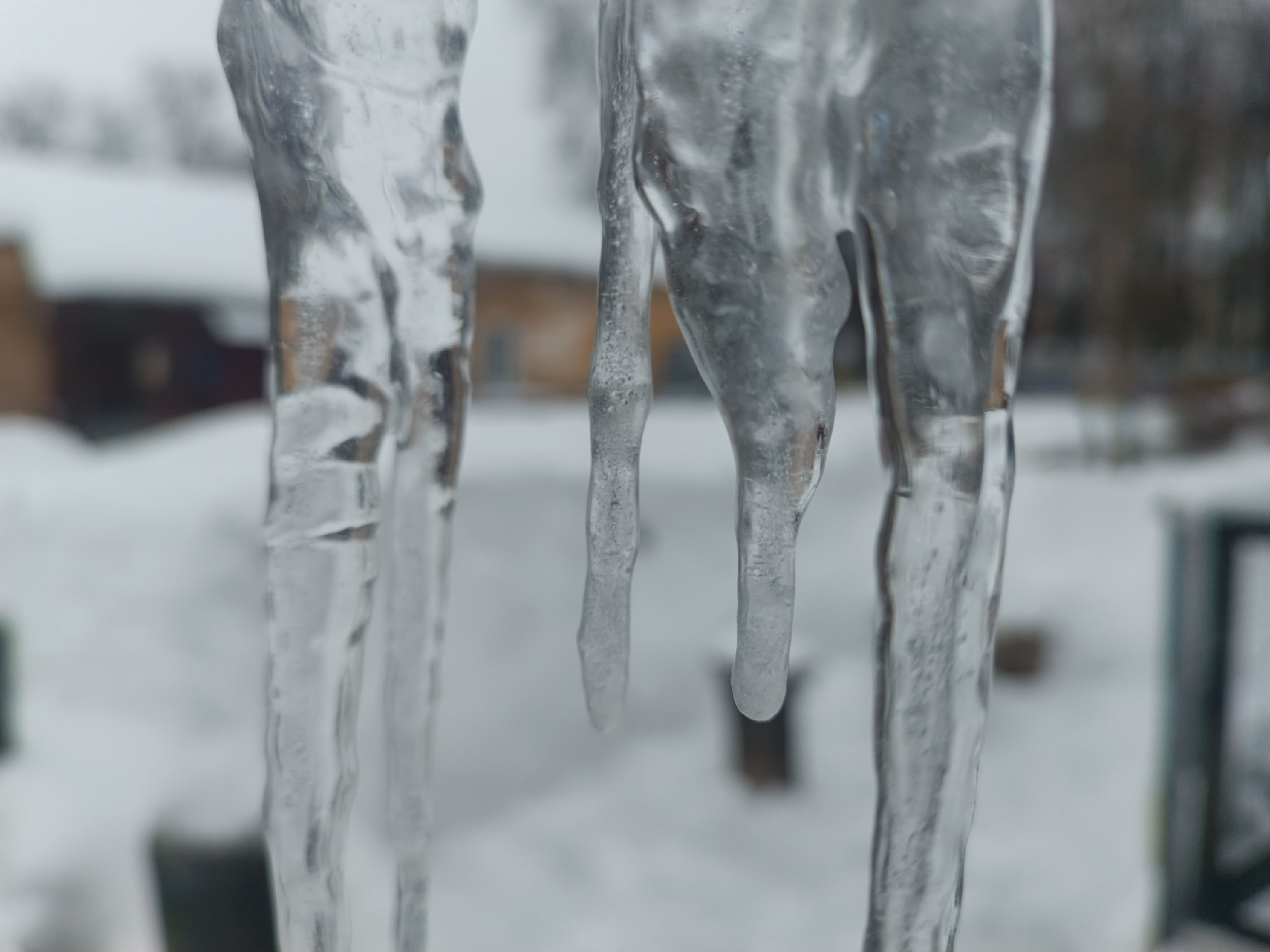 В центре Иванова на голову 12-летней девочки упала сосулька