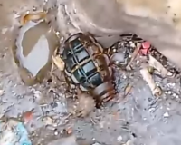 В Рязани около мусорных баков дети нашли гранату без запала