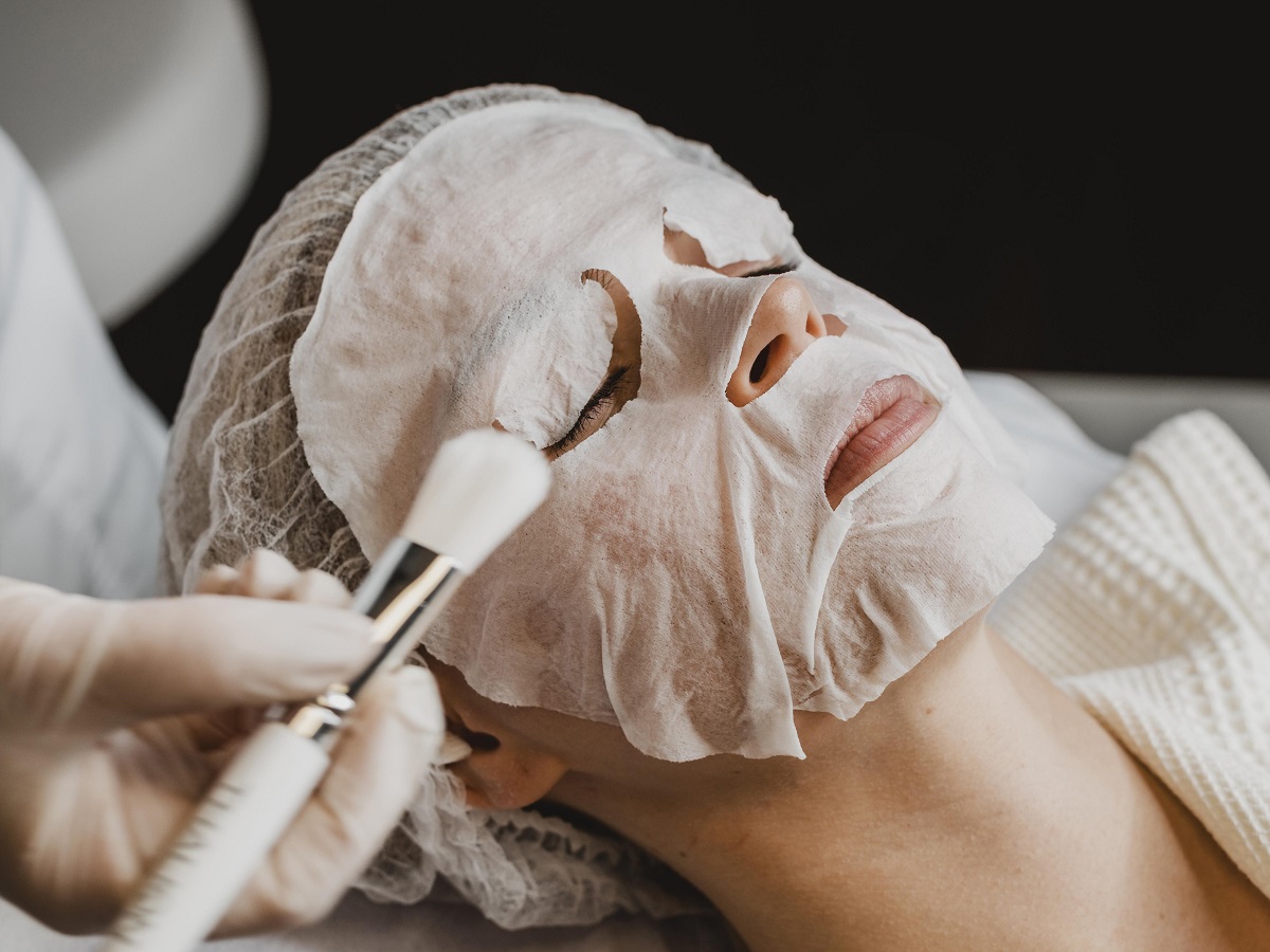 Вместо дорогих косметических процедур: 5 простых правил весеннего ухода за кожей