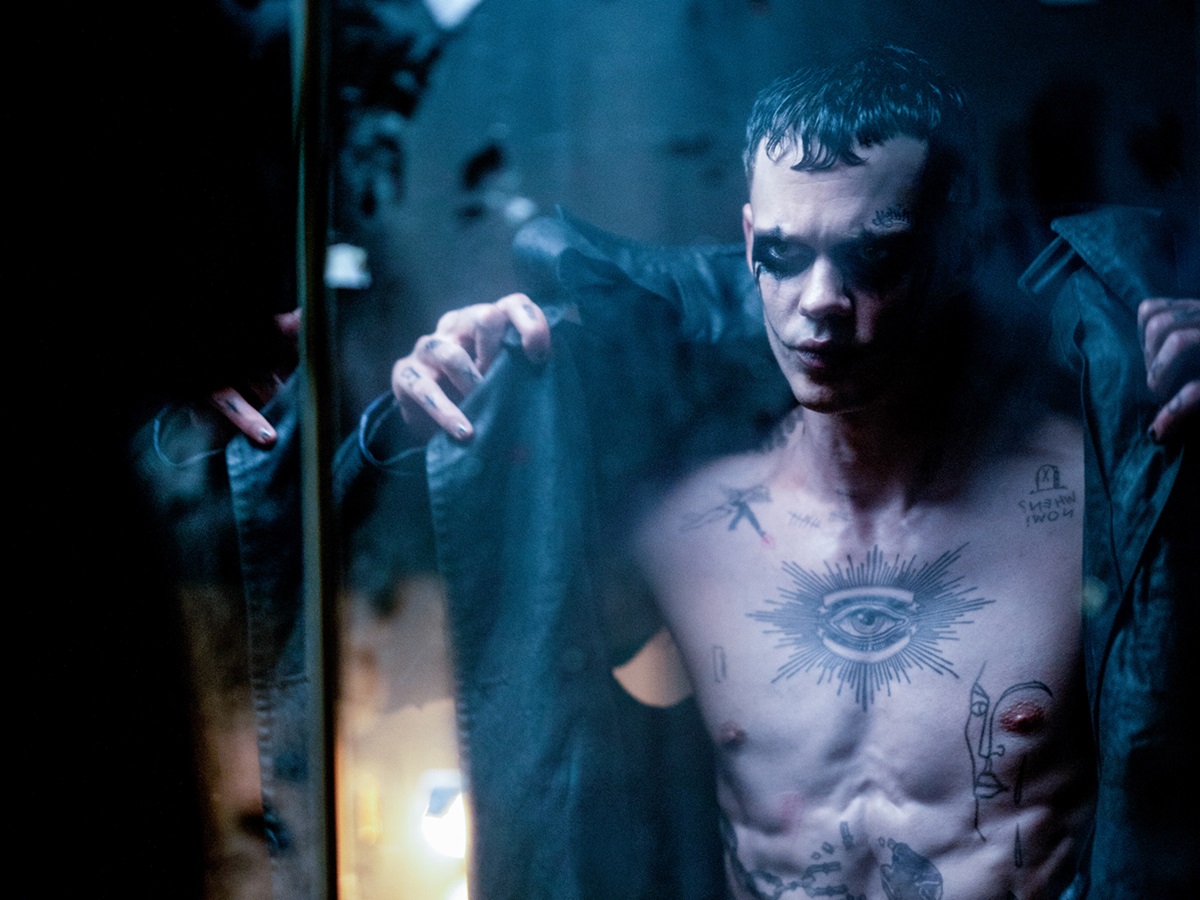 Такой "Ворон" нам не нужен: фанаты и актёры разнесли образ Скарсгарда в ремейке фильма