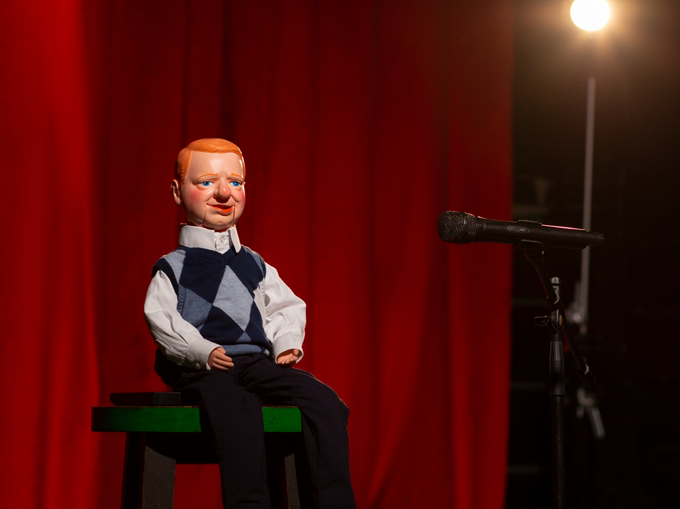 На 54 тысячи обманули студентку в Смоленке при покупке билета на стендап-шоу