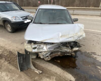 В Тамбове водитель из-за плохого самочувствия врезался в отбойник и «Ниву»