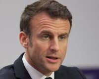 «Без них мы бы говорили по-немецки»: французов разозлила попытка Макрона оскорбить Путина