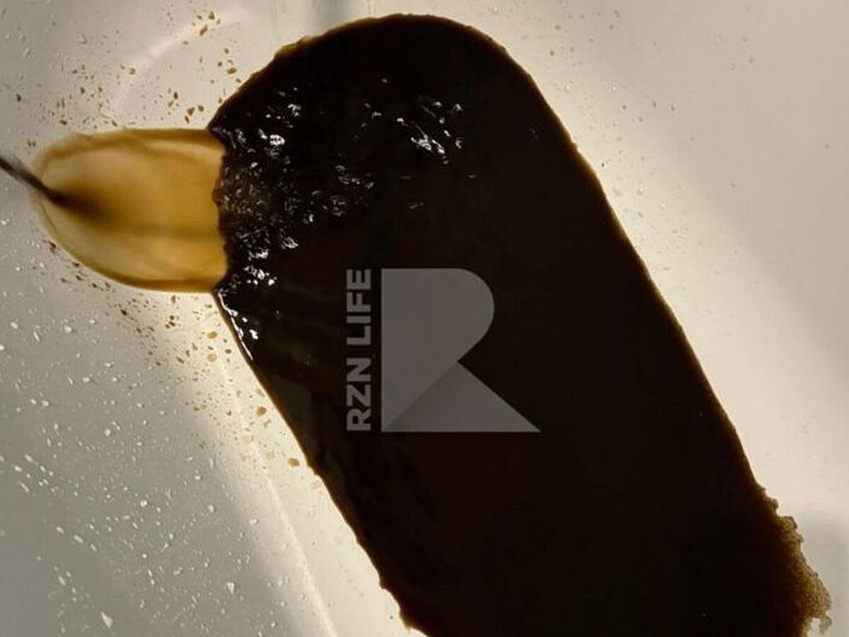 В городе Рязани в хрущевке из крана полилась не вода, а жижа, похожая на «нефть»