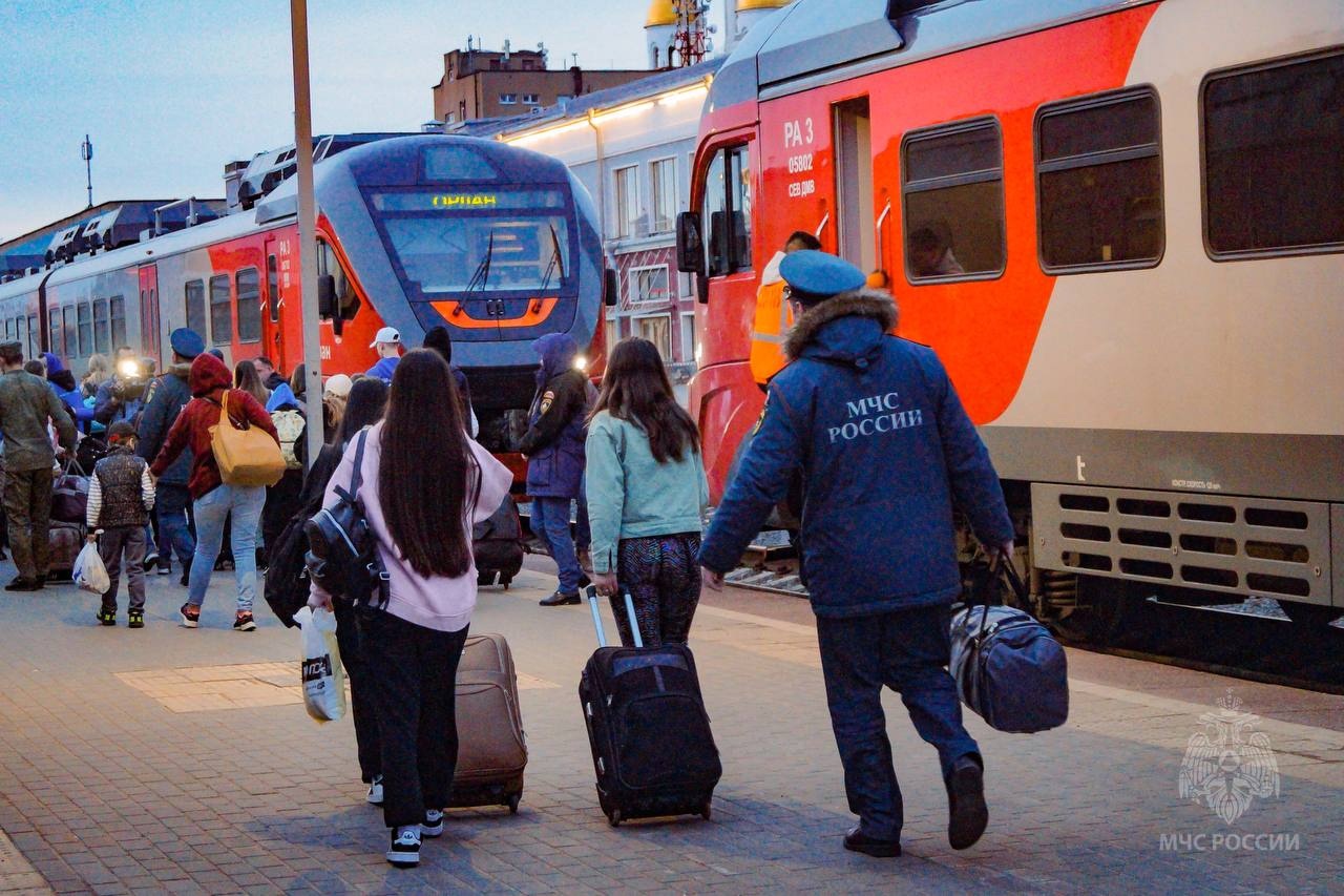 В Ивановскую область рано утром прибыли 150 детей из Белгорода