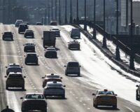 Автосервисы утонут в очередях: погода застала врасплох московских автомобилистов