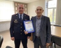 Нашел кошелек и передал полции