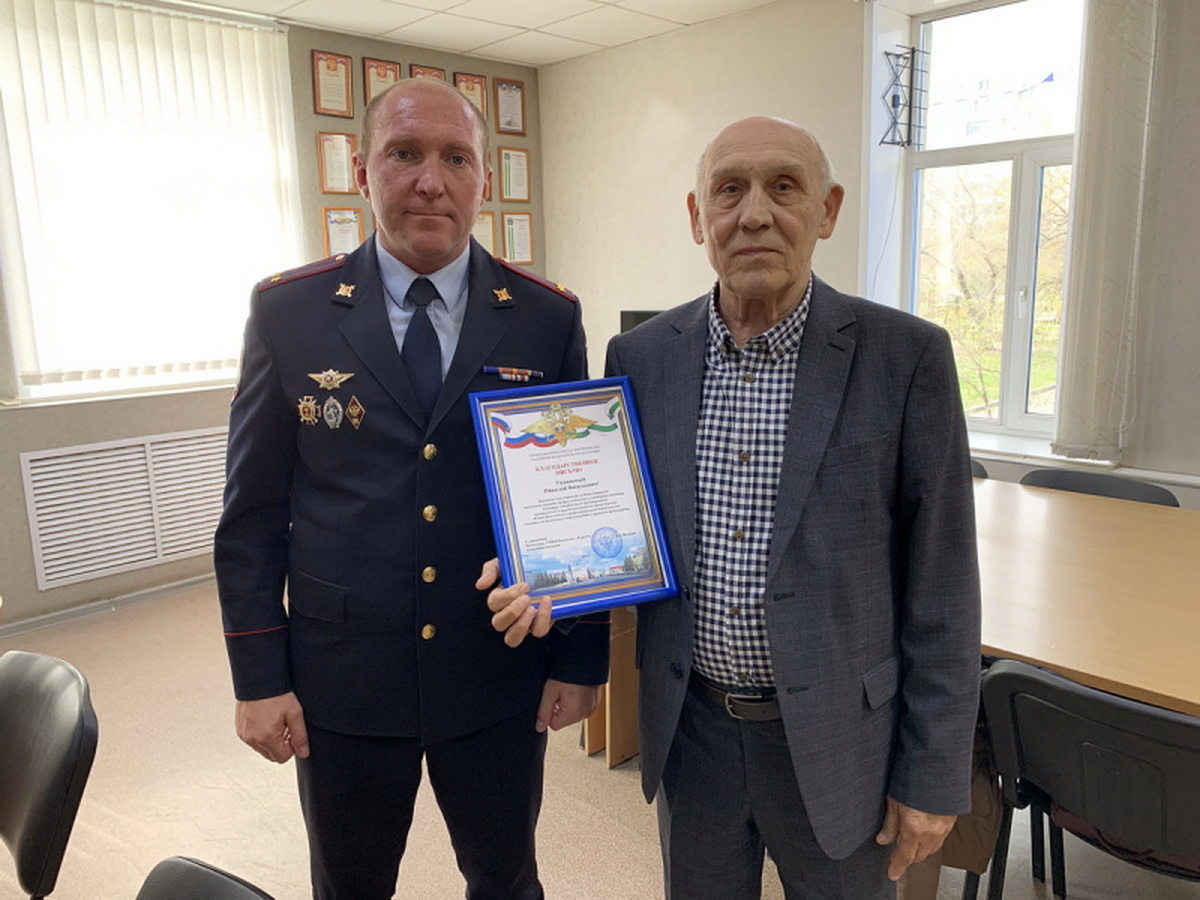 Нашел кошелек и передал полции