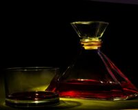 В Рязанской области мужчина хотел убить бывшую жену стеклянным графином