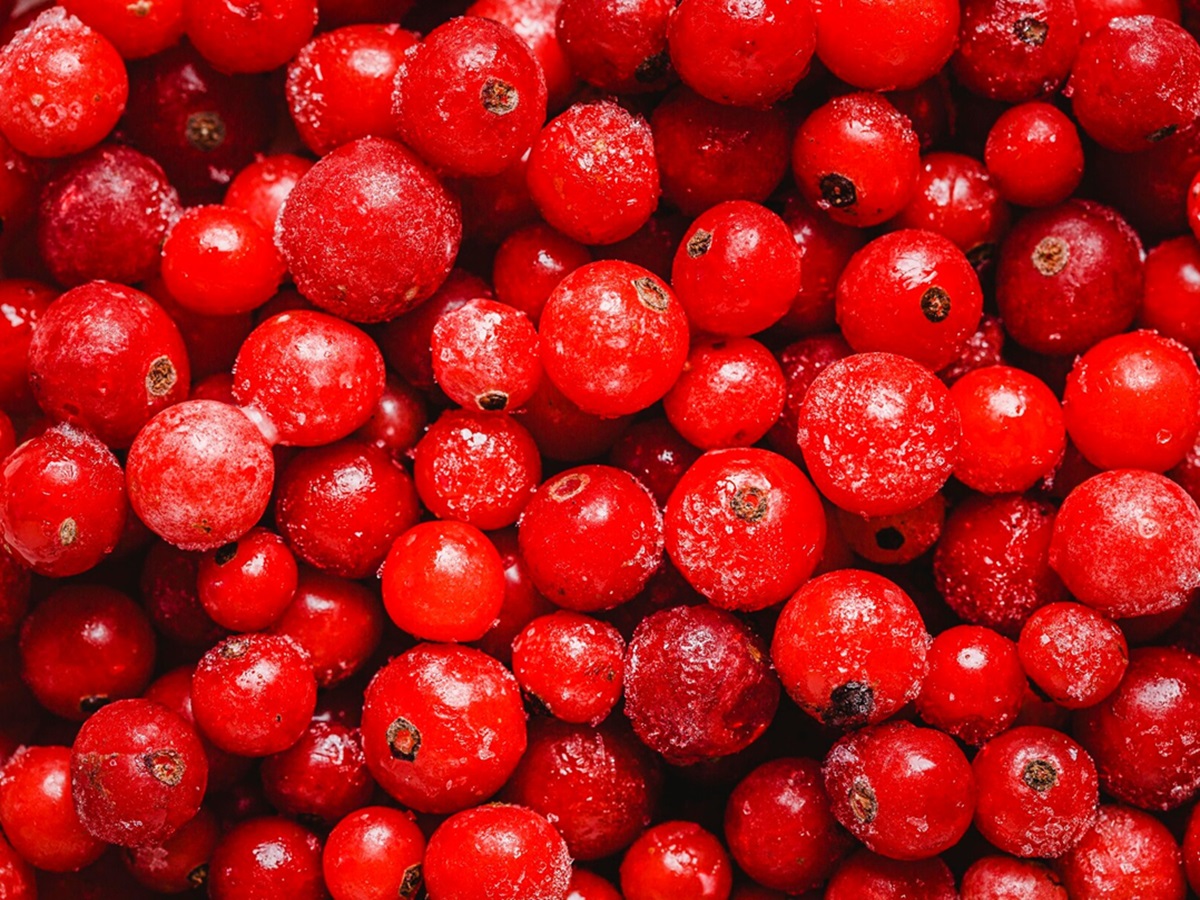 Нормализует давление, разжижает кровь: включите в рацион эту ягоду - о таблетках забудете