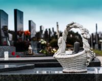 кладбище надгробие