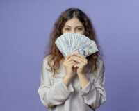 Девушка с деньгами