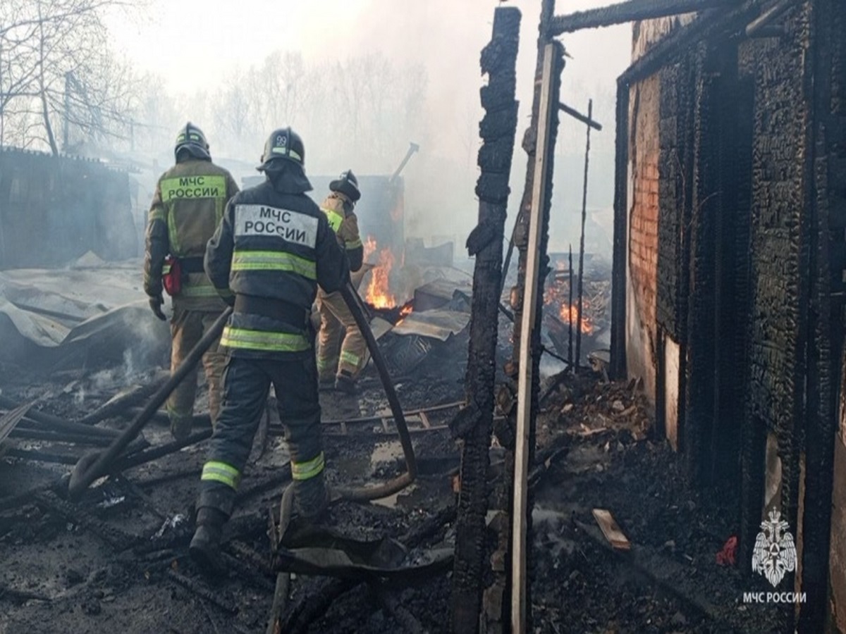 фото с места пожара в селе Ильинка