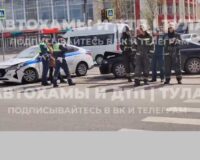 У цирка в Туле иномарка не пропустила машину ДПС и врезалась в неё