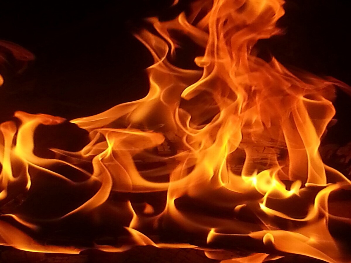 В городе Рязани при возгорании бензовоза пострадал 42-летний водитель