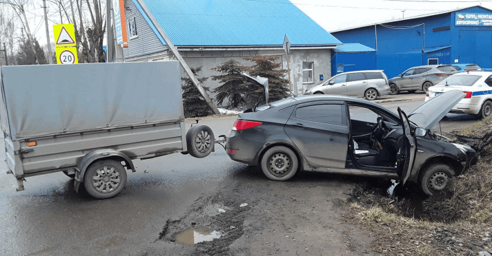 В Иванове в ДТП с двумя легковушками получила серьезные травмы пассажирка