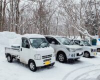 машины в снегу