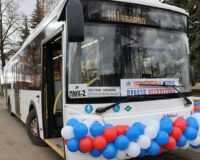 автобус и шарики