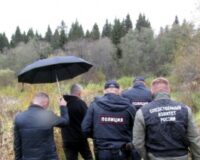 под зонтом следаки