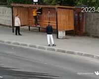 остановку ломают