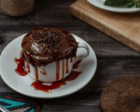 Настоящая находка для домохозяек: простой шоколадный десерт в кружке - проще не придумать