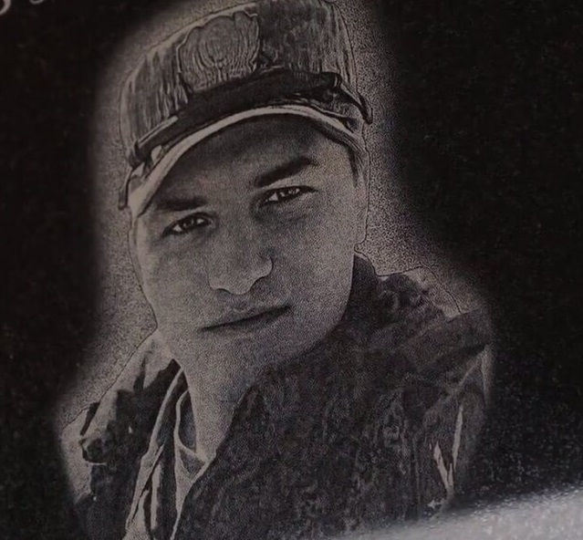 В школе в Смоленской области установили памятную доску герою СВО Артуру Кнырову